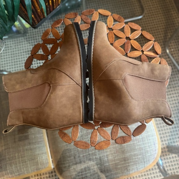 Universal Thread Boots Women's Amalia Hidden Wedge Chelsea Ankle Bootie Brown - Picture 12 of 16